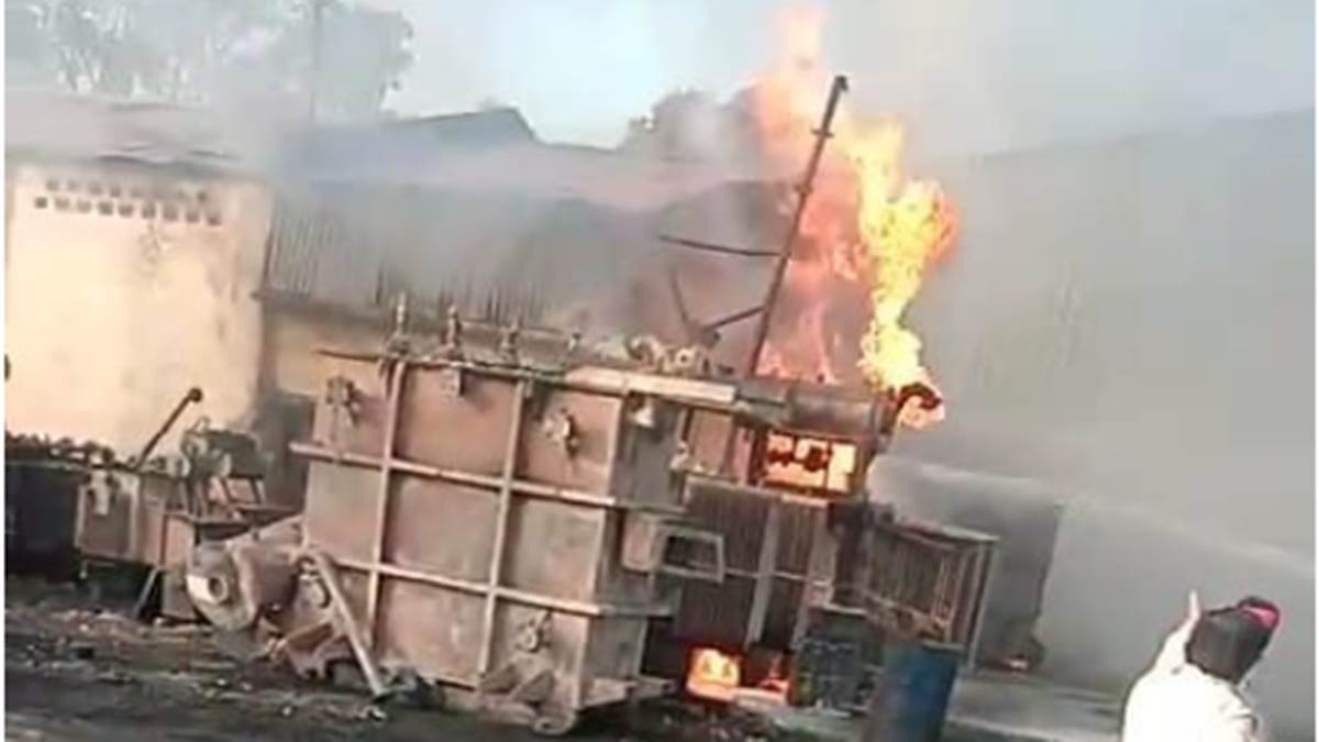 जबलपुर के बरगी स्थित ट्रांसफार्मर कंपनी में लगी भीषण आग, बिजली हुई बंद