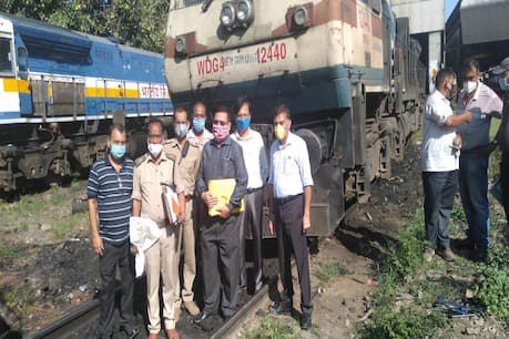 गुड्स ट्रेन से हाथियों की मौत के बाद वन विभाग ने जब्त किया रेल इंजन, 12 करोड़ की जमानत पर रेलवे को दी कस्टडी