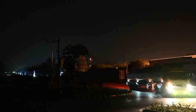 पाकिस्तान में देर रात हुआ ब्लैकआउट, सभी बड़े शहर अंधेरे में डूबे