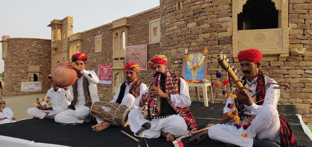 मरु महोत्सव-2021: सामूहिक सूर्य नमस्कार और योगाभ्यास ने दिया निरोगी राजस्थान का पैगाम!