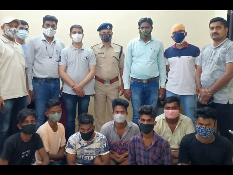 सूरत से डकैती कर भाग रहे 7 आरोपियों को आरपीएफ ने रायपुर स्टेशन पर पकड़ा