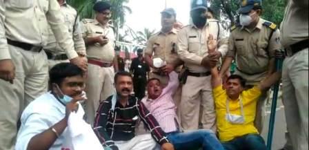 जबलपुर नगर निगम में तालाबंदी करने पहुंचे आप नेता गिरफ्तार, पुलिस के साथ हुई धक्का-मुक्की
