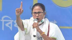 ममता बनर्जी ने जासूसी कांड की जांच के लिए बंगाल में आयोग बनाया, 4 दिन के दौरे पर आज दिल्ली पहुंचेंगी सीएम