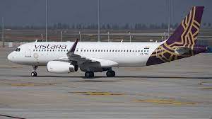 दिल्ली से इंदौर आ रही विस्तारा का विमान से पक्षी टकराया, करीब 100 यात्री सुरक्षित