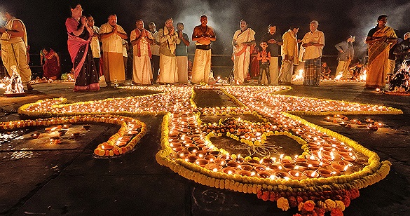 वाराणसी में भव्य दीपोत्सव,देव दीपावली पर 15 लाख दीयों से सजेंगे घाट