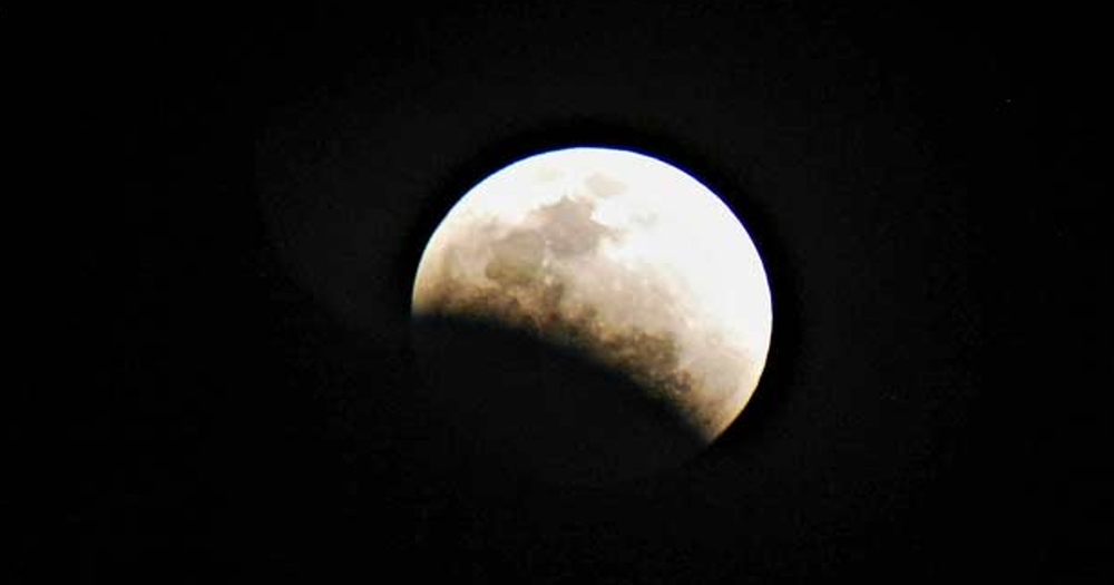 खंडग्रास चंद्रग्रहण 19 नवंबर को, इसका भारत र्मे कोई महत्व नहीं
