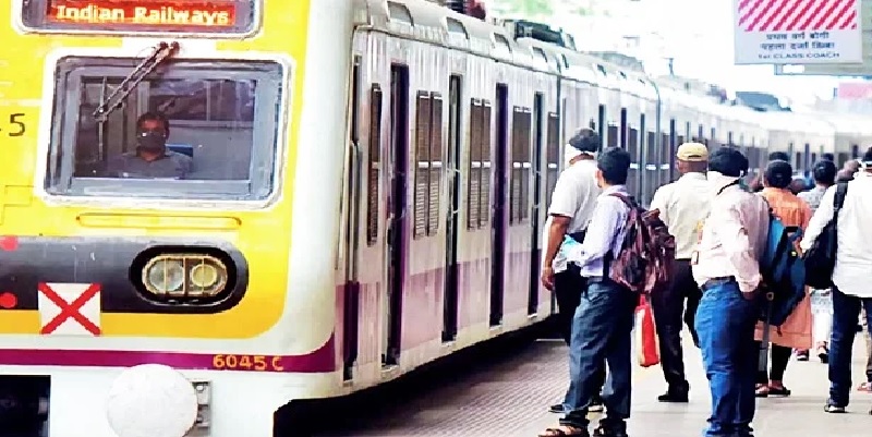 वेस्टर्न रेलवे की घोषणा: मुंबई की लोकल ट्रेन में अब सेकेंड क्लास टिकट पर एसी ट्रेनों में कर सकेंगे सफर