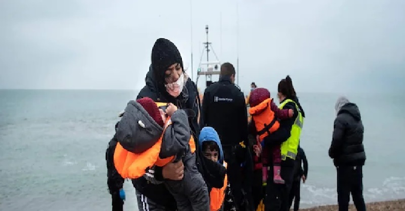 फ्रांस से ब्रिटेन जा रहे 31 शरणार्थियों की मौत, इंग्लिश चैनल में डूबी नाव