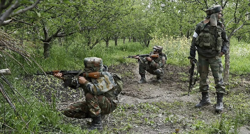 जम्मू कश्मीर में LoC के पास सुरक्षाबलों ने की घुसपैठ की कोशिश नाकाम, एक पाकिस्तानी आतंकी को किया ढेर