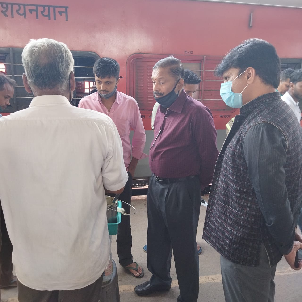 जबलपुर रेल मंडल के सभी स्टेशनों पर खानपान जांच का अभियान जारी