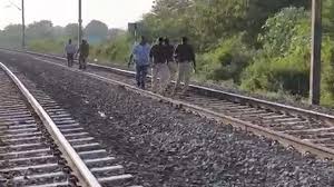 सोहागपुर में हृदय विदारक हादसा: बेटा ट्रेन से कटा, रोते हुए बेसुध होकर पिता ट्रैक पर गिरा, दूसरी ट्रेन उसे भी कुचलते निकल गई
