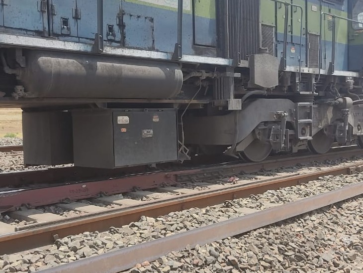 ट्रेन हादसा: गढ़वा में मालगाड़ी पटरी से उतरी, शक्तिपुंज एक्सप्रेस सहित कई ट्रेनों का परिचालन प्रभावित