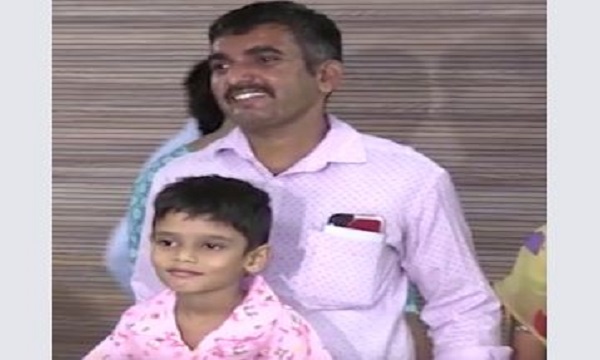 गुजरात: सात साल के बच्चे ने निगली मेग्नेटिक बेल्ट, 3 घंटे की मेहनत के बाद डाक्टर्स की टीम ने 14 चुंबक निकाले
