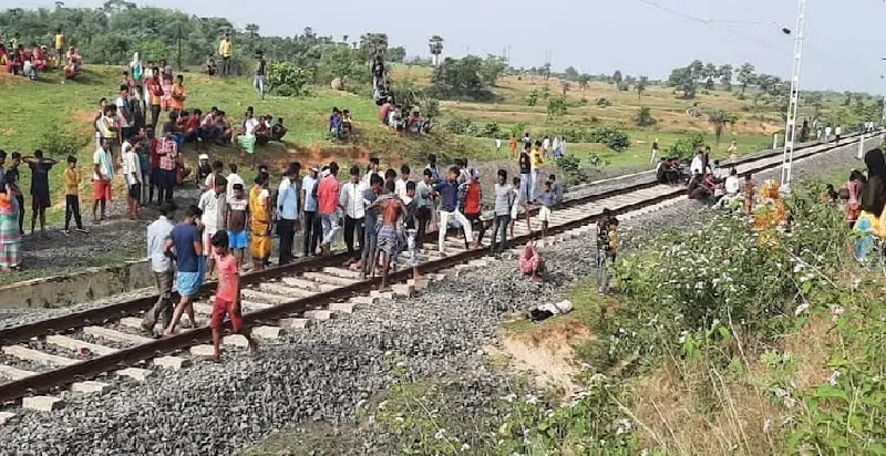 झारखंड के दुमका में रेलवे ट्रैक पर मिले 3 नाबालिगों के कटे हुए शव, जांच में जुटी पुलिस