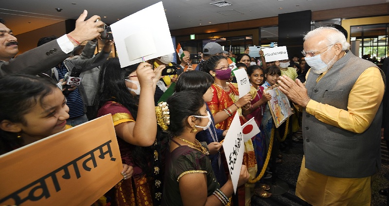 क्वाड समिट के लिए जापान पहुंचे पीएम मोदी, भारतीय समर्थकों ने कहा 