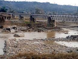 पंजाब में अवैध खनन से रेल पुलों को गंभीर खतरा, रेलवे ने चेताया, कहा- हो जाएगी सेवा ठप
