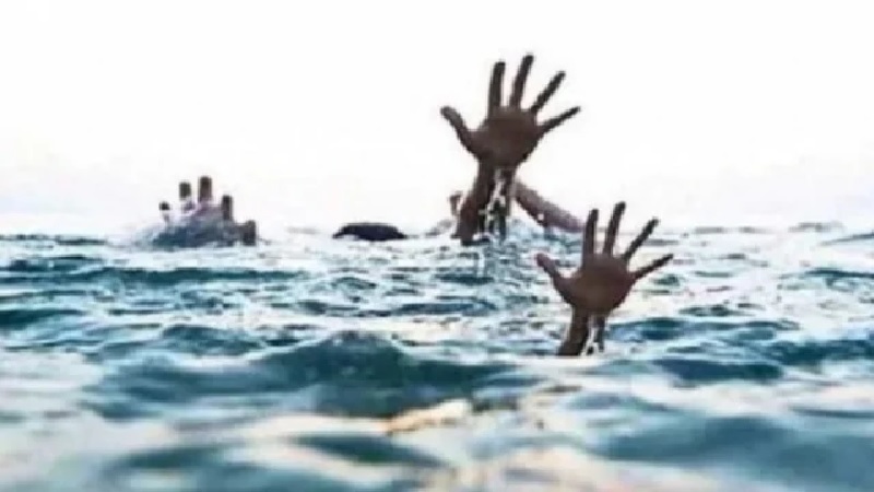 बिहार के दानापुर में बीच गंगहारा नदी में डूबी 55 मजदूरों से भरी नाव, 10 लोग लापता