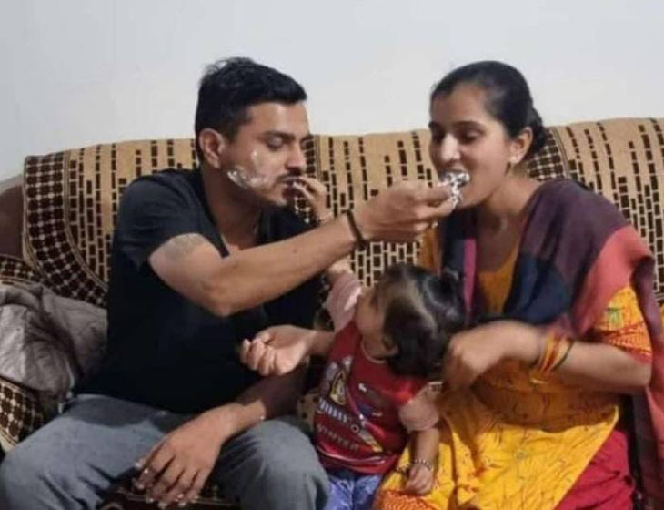 गुजरात: पुलिस के सिपाही ने 3 साल की बेटी और पत्नी के साथ 12वीं मंजिल से छलांग लगाई