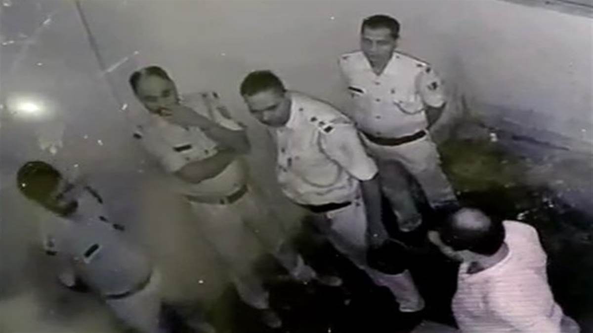 एसपी की सजा पर सवाल: काम में लापरवाही बरतने पर नवादा के 5 पुलिसकर्मियों को ही लॉकअप में किया बंद