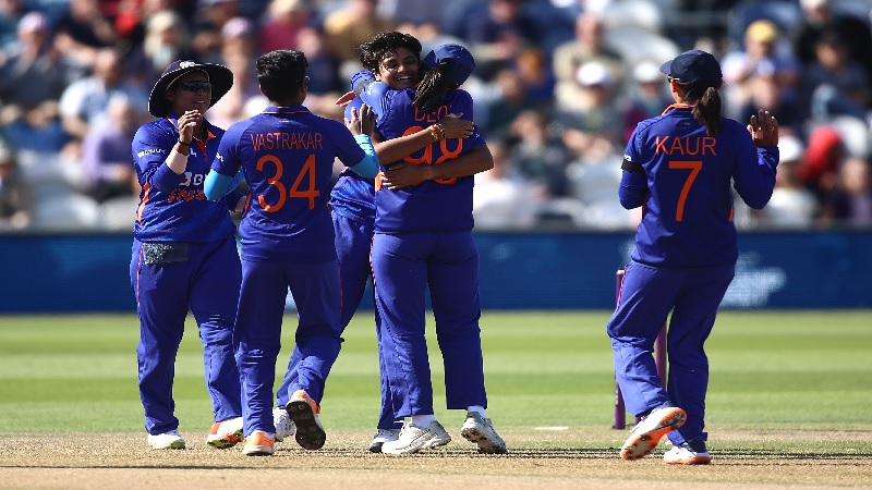 भारतीय महिला क्रिकेट टीम ने पहले वनडे में इंग्लैंड को दी 7 विकेट से मात