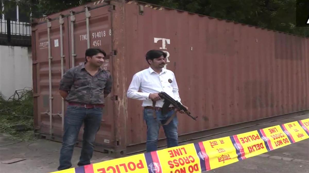दिल्ली पुलिस ने मुंबई पोर्ट पर 1725 करोड़ रुपए की 20 टन हेरोइन से भरा कंटेनर किया जब्त