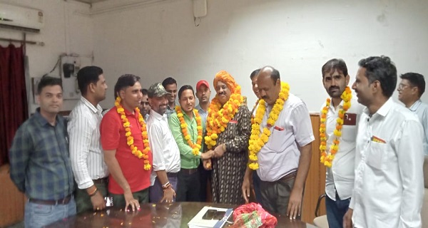 रेलवे संस्थान के पदाधिकारियों ने किया डबलूसीआरईयू महामंत्री मुकेश गालव का स्वागत