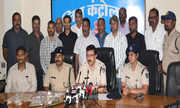जबलपुर में शातिर चोर गिरोह के 3 सदस्य गिरफ्तार, 9 चोरियों का खुलासा, 7 लाख रुपए के सोने-चांदी के जेवर, वाहन बरामद