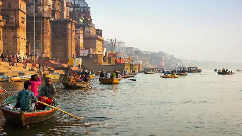 वाराणसी: योगी सरकार ने दी नाविकों को राहत, गंगा में नाव संचालन की मिली अनुमति