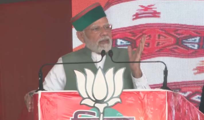 PM Modi ने हिमाचल रैली में कहा- बार-बार दवाई बदलने से बीमारी ठीक नहीं होगी