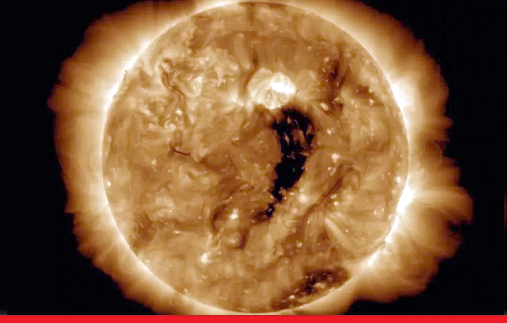 सूरज टूट रहा है, कई जगहों पर हुए विशालकाय गड्ढे, धरती पर आ सकता है सौर तूफान