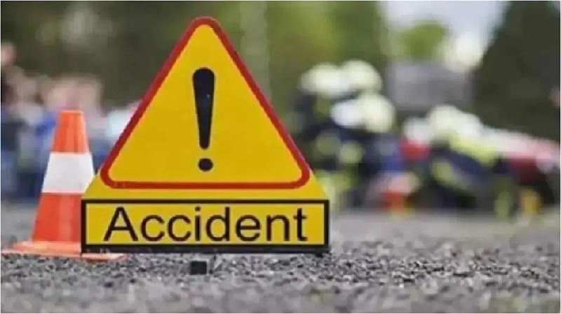 Odisha News: घने कोहरे के कारण पेड़ से जा टकराई तेज रफ्तार कार, चार लोगों की मौत
