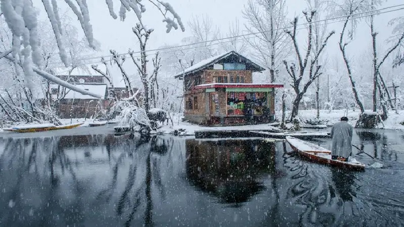 शीतलहर की चपेट में उत्तर भारत, कश्मीर घाटी के अनेक स्थानों पर माइनस में पहुंचा तापमान