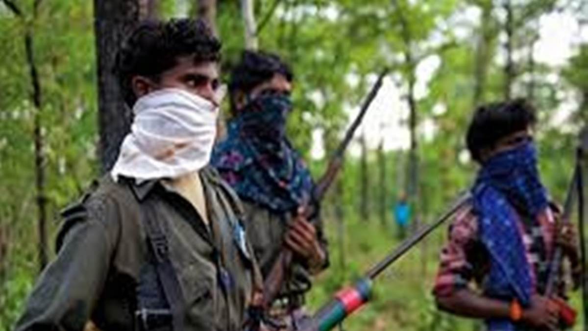 CG News: कोंडागांव में नक्सलियों ने किया 6 ग्रामीणों का अपहरण, एक को मौत के घाट उतारा