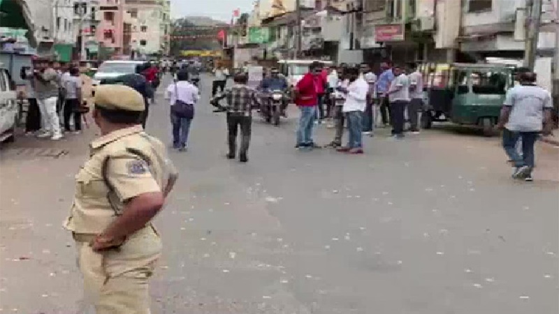 गुजरात के वडोदरा में रामनवमी की शोभायात्रा पर पथराव से फैला तनाव, भारी पुलिस बल तैनात