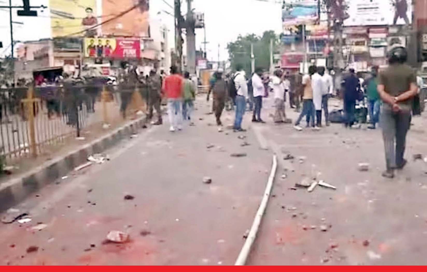 झारखंड : जमशेदपुर में शोभा यात्रा पर पथराव; पुलिस की गाड़ी भी तोड़ी