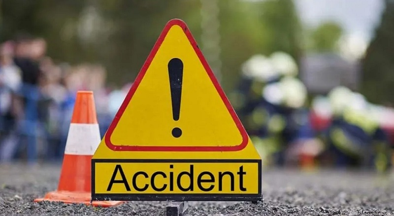 UP News: झांसी-कानपुर नेशनल हाईवे पर भीषण सड़क हादसा, ट्रक में जा घुसी कार, 4 की मौत