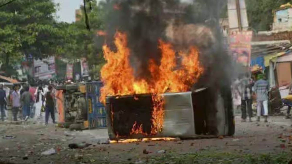 Jharkhand: जमशेदपुर में भड़की हिंसा, तनाव, धारा 144, इंटरनेट बंद, भारी पुलिस बल तैनात, यह है कारण