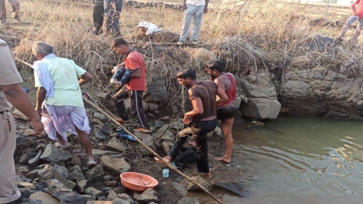 MP के छिंदवाड़ा में हादसा, झिरिया में डूबे दो मासूम, बचाने कूदी मां की भी मौत