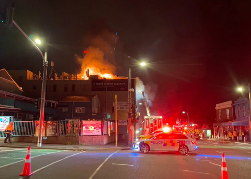 न्यूजीलैंड में हॉस्टल में भीषण आग लगने से 6 की मौत, 50 लोगों को रेस्क्यू किया, 20 अब भी लापता