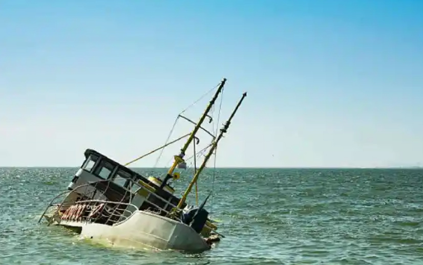 हिंद महासागार में बड़ा हादसा : चीन की मछली पकडऩे वाली नाव डूबी, 39 लोग लापता