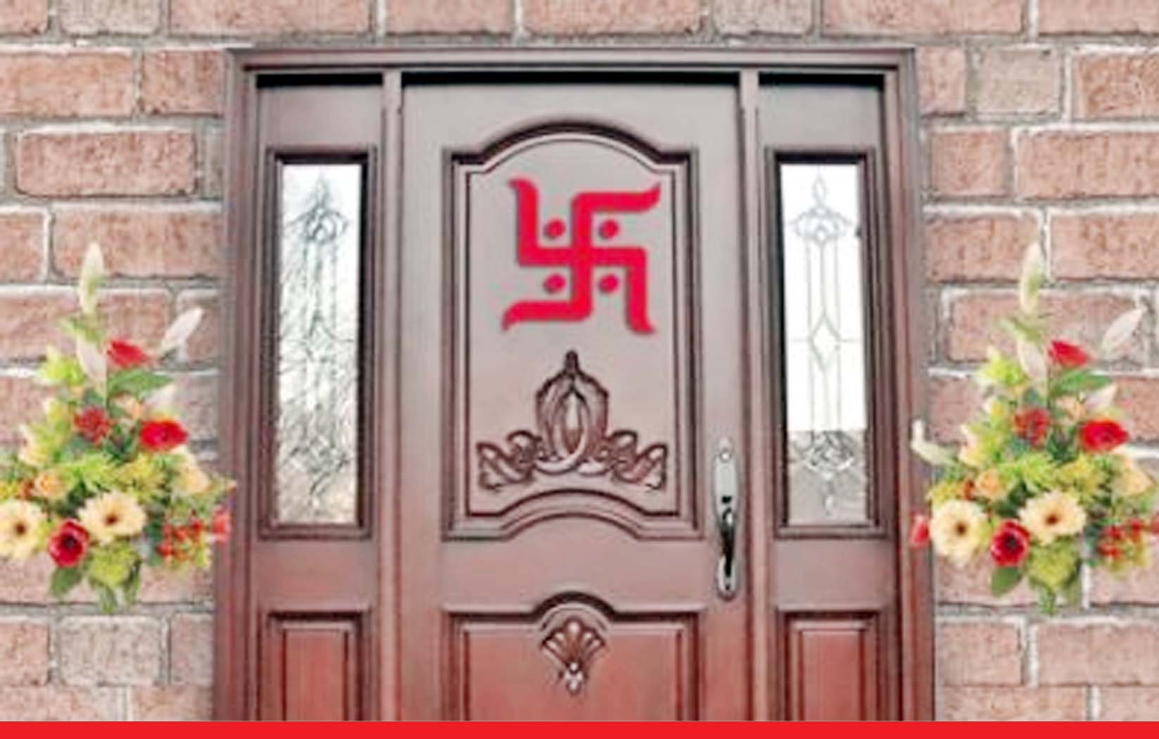 सऊदी अरब: भारतीय शख्स ने घर के दरवाजे पर लगाया स्वास्तिक चिन्ह, पुलिस ने किया गिरफ्तार