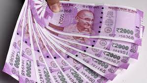 2000 रुपए का नोट बंद होने का इम्पेक्ट: गुजरात में 10 ग्राम सोना का व्यापारी वसूल रहे 70 हजार, चांदी 80 हजार रुपए किलो
