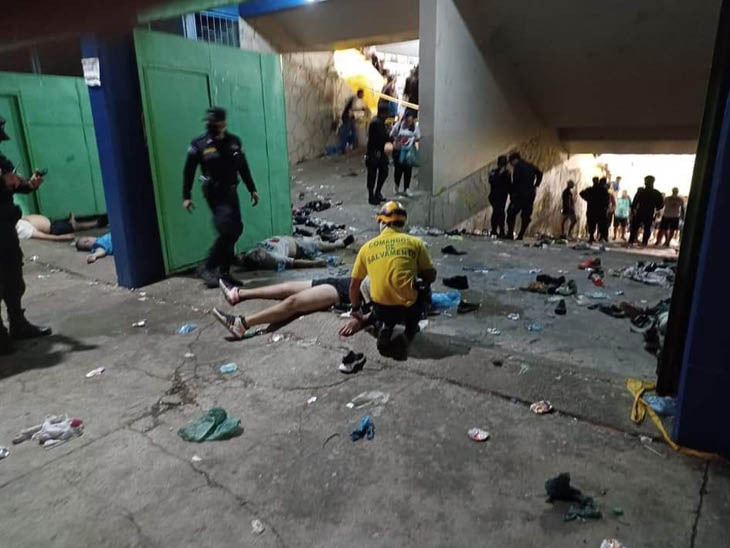 फुटबॉल मैच के दौरान अल-सल्वाडोर में भगदड़, 12 की मौत, स्टेडियम के एंट्री गेट के पास भीड़ ने कुचला, 100 लोग घायल