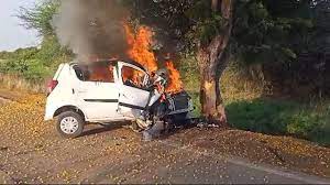 MP के हरदा में कार में लगी भीषण आग, 4 लोग जिंदा जले